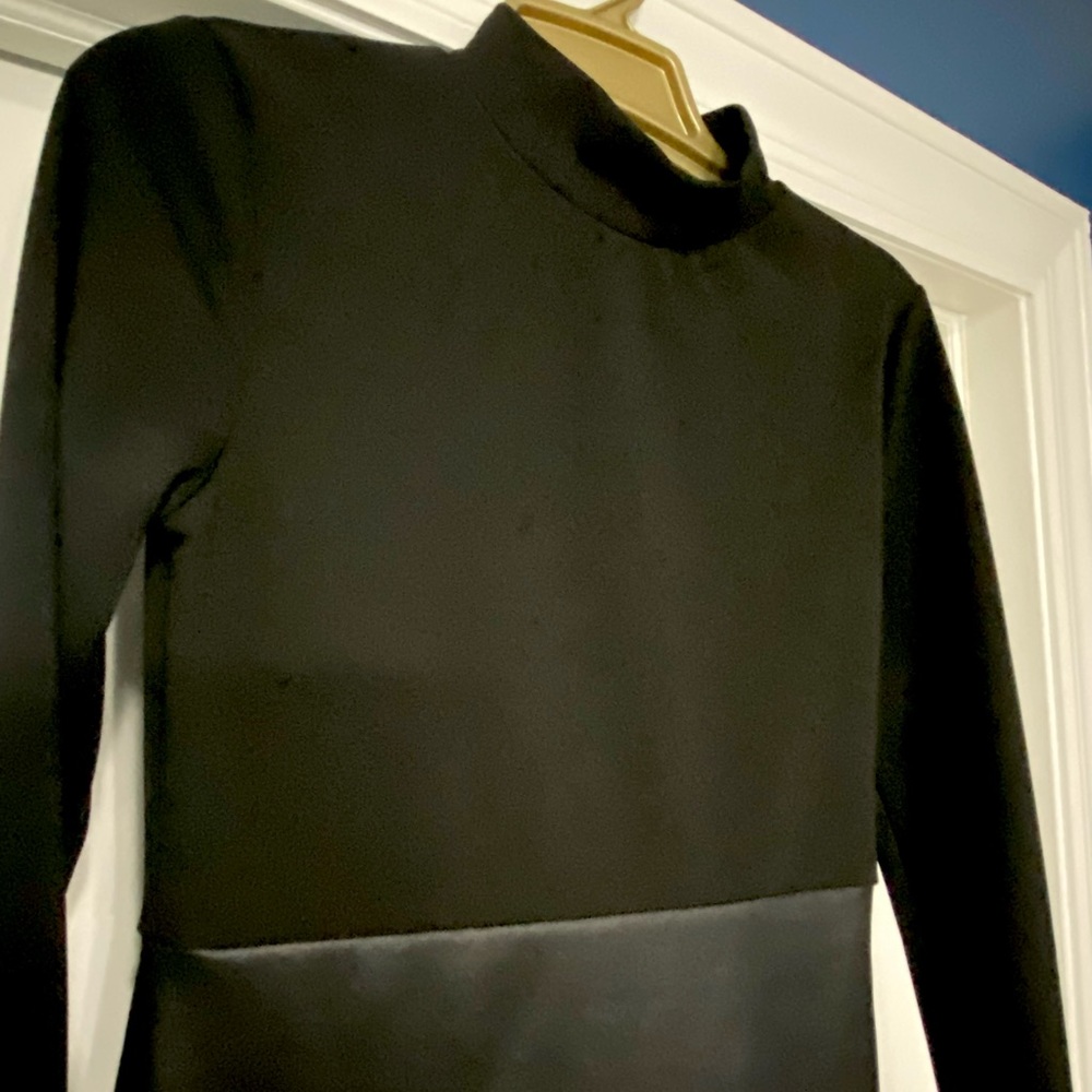 Knew-length black half-faux leather dress, form-fitting